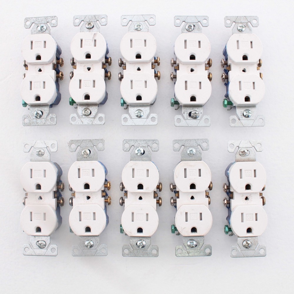 10 Cooper White TAMPER RESISTANT Duplex Receptacle Outlets NEMA 5-15R 15A TR270W