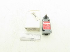 Allen Bradley 802T-ATPD Plug In Oiltight Limit Switch Roller Arm Spring Return