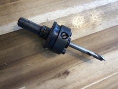 The L.S. Starrett Co. A-2 A2 Hole Saw Arbor Shank W 1/4″ Drill Bit Good Cond.