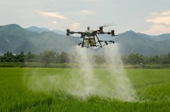 Agricultural Crop Sprayer Drone 8 Gal 37 acr/hr Lift 150 lb. Daily 296 acres 30L