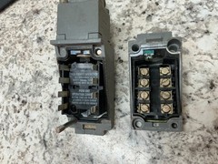 Allen Bradley 802T-ATP Oil Tight Limit Switch Enclosure / Boitier Type 4 & 13