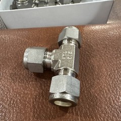 Box of 8 Swagelok Stainless Steel Union Tee Union Fitting, 3/8″ OD, SS-600-3
