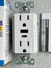 NEW Eaton Duplex Receptacle USB A & TYPE C Charger White 15A Tamper Resistant