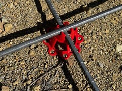 Sandbaggy Plastic Rebar Chair – Elevates Rebar 1 ½” or 2″ – Rebar #3 to #5 (Red)