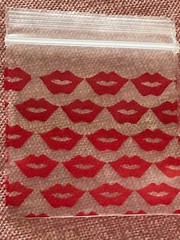 1000 SMALL BAGGIES 2020 2″ X 2″ MINI Resealable POLY DESIGNER BAGS RED LIPS