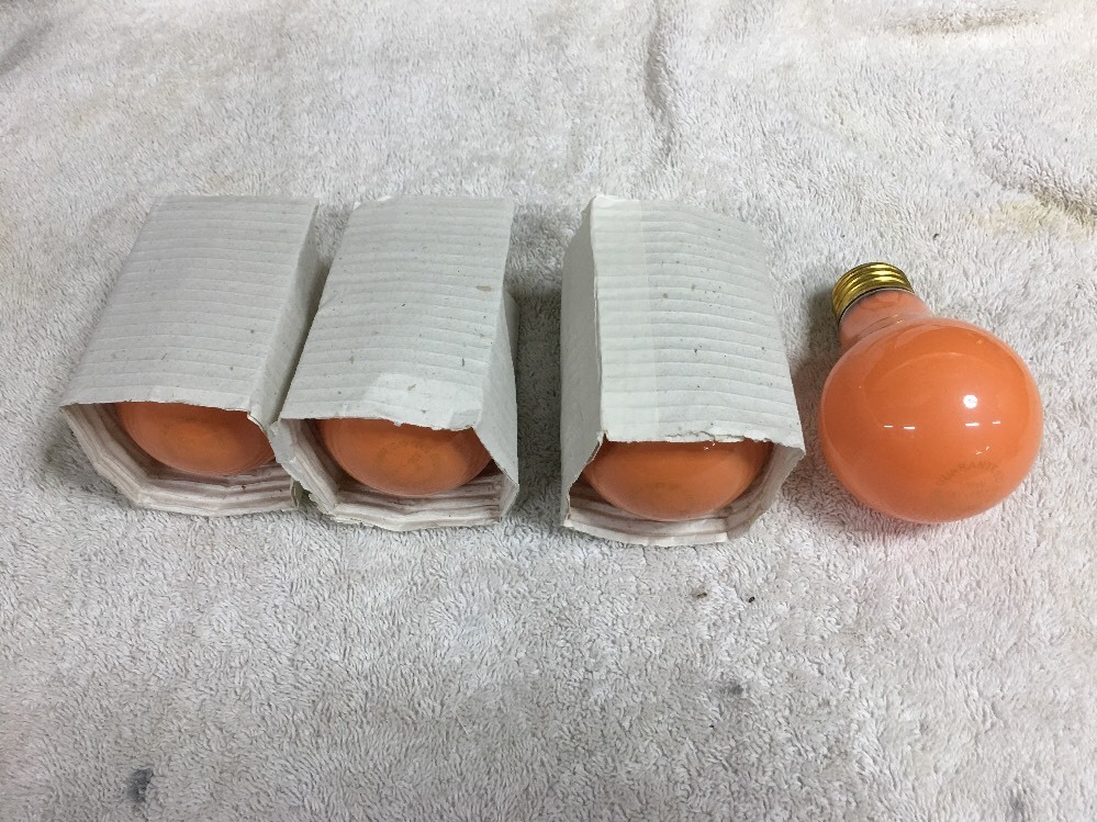 Orange 100 Watt A19 LightBulb 100A19/CO Guaranteed LongLife Made in USA 4-Bulbs
