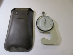 EQUIPMENT GERMANY PEARL GAUGE 10mm CAPACITY 0.1mm ACCURACY PRESS GAUGE NEW