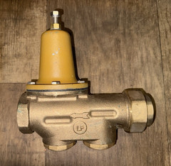 Watts LF25AUB-Z3 1-1/2in Water Pressure Reducing Valve Single Union Brass 25-75
