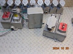 1 APPLETON ENR5201 / GFS1 GROUND FAULT CIRCUIT INTERRUPTER AND 20 AMP RECEPTACLE