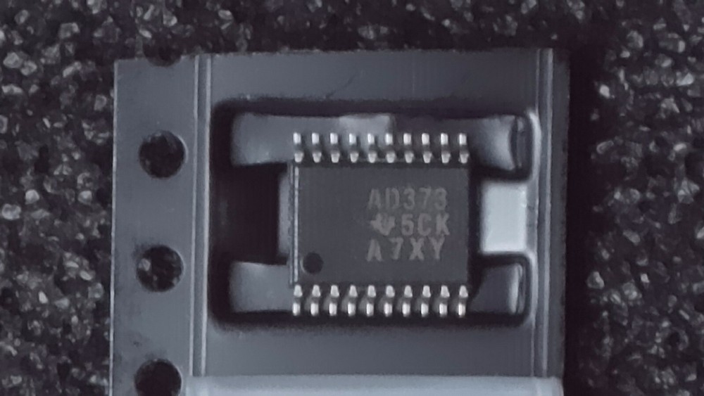 Quantity 2 – Texas Instruments AD373 SOP-20 IC – New