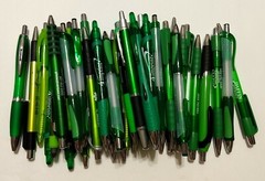 30ct Mixed Lot Misprint Retractable Click Pens: FORREST / KELLY / GREEN