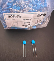 25Pcs CNR-07D621K 07D621K CNR THT Disc MOV Varistor 620V 1.2kA 7mm 10%