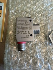 New in BOX KEYENCE LR-ZH490CB LASER SENSOR Contained Distance