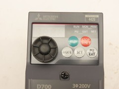 Mitsubishi Electric D700 FR-D720-042-W1 VFD AC Drive Inverter 3PH 200-240V 1HP