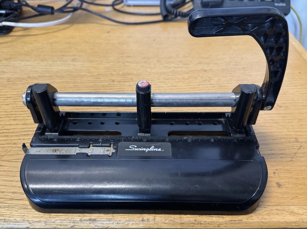 Vtg Swingline Acco Brands 3-Hole Punch 10.25” Model 350/400