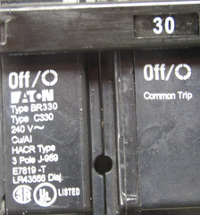 🙌 EATON 30 AMP CIRCUIT BREAKER 240 VAC 3 POLE BR330