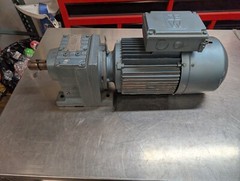 Sew-Eurodrive (DFT100L4ES1S) Gearbox 9.35 Ratio (R57DT100L4ES1S) 5HP, 1680RPM