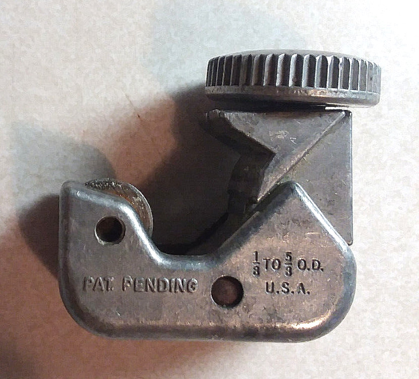 VINTAGE CHICAGO TOOL MFG MODEL 3722 MINI TUBE CUTTER 1/8″-5/8″ USA