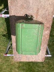 John Deere 4-Row Planter 494 495 Fertilizer Insecticide Box w/Chain B13829B Exc