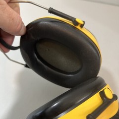 Peltor AO Safety Work Tunes AM/FM Headphones HRX52A Worktunes Mowing Yard work