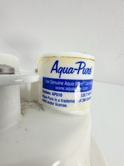 3M Aqua-Pure water filter system head unit. 3/8 replaceable cartridges.