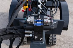 TYPHON STOMP X1300 & 509 Mini Skid Steer Rotary Wood Grabber 360° Log Attachment