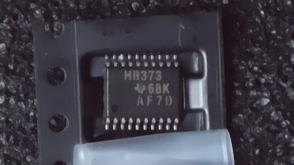 Texas Instruments HB373 IC – SOP20 / 20-Pin SMD (AHCT373?)