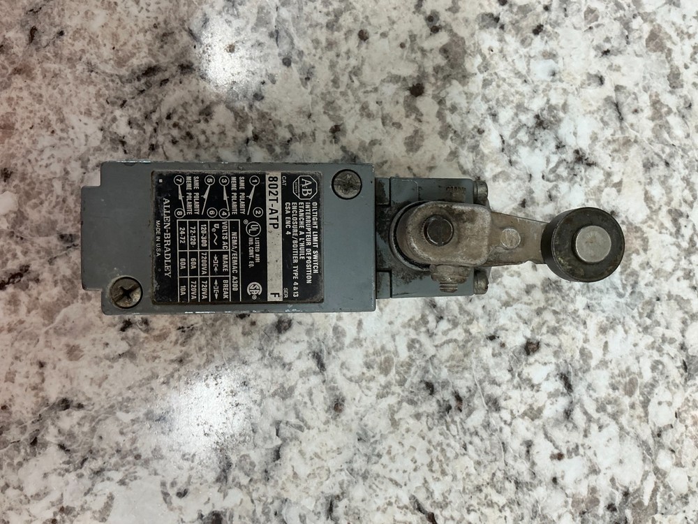 Allen Bradley 802T-ATP Oil Tight Limit Switch Enclosure / Boitier Type 4 & 13