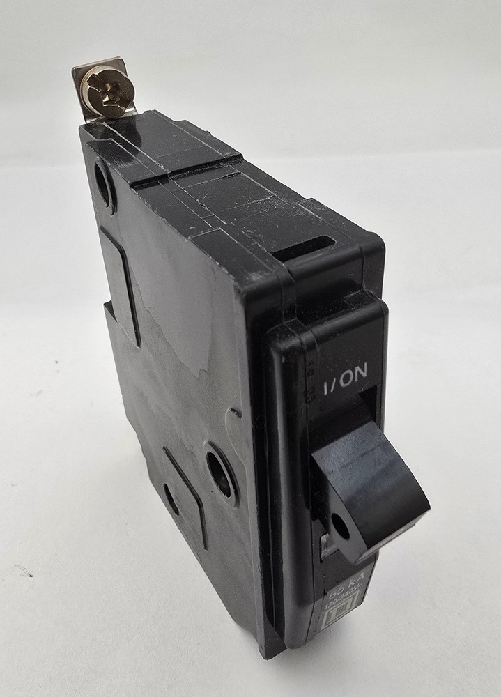 Square D Bolt On QHB120 Circuit Breaker QOB120 65KA 20A 1P 120/240V