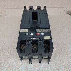 CHIPPED general electric 3 pole 200A 600VAC 250V DC Breaker TFJ236200