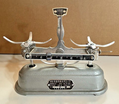 Vintage Lab Beam Balance Scale HC-TP12B 100g w Weights Apothecary Medical