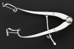 Storz E4051 Williams Eye Speculum, 11mm Blades 41mm Spread, Pediatric Model 2.7″
