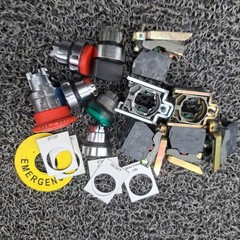 Schneider ZBV-G3, ZBE-102, ZBE-101 Monetary, E Stop, Turn, Indicator Lot of 6