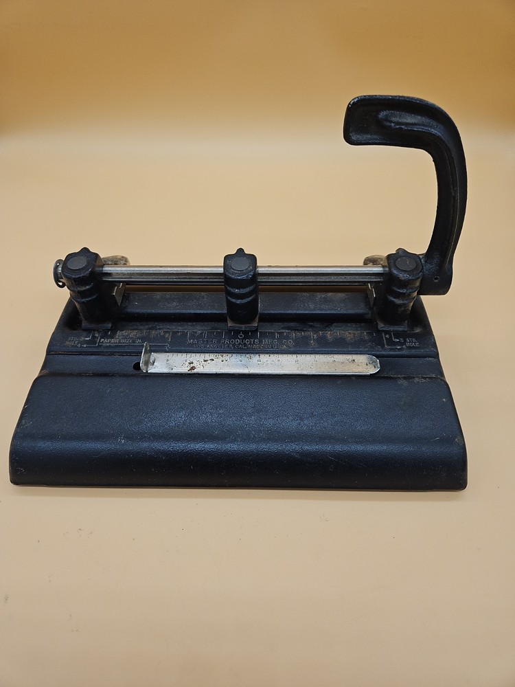VTG 1984 Master Products MFG Co Model 1325B 3-Hole Punch Heavy Duty Industrial