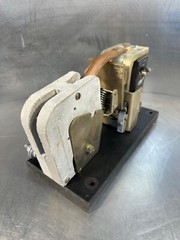 GE General Electric Y101A2 DC Contactor Relay 150 DC Amps 600V (4A-29)