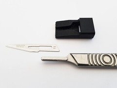 Handheld Scalpel Blade Extractor Tool for Swann Morton no. 3 handle (#3)