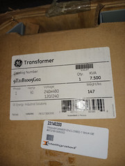 NEW GENERAL ELECTRIC 7.5 KVA PRIM: 240/480 SEC: 120/240 60HZ 9T21B1005G02 (FLAW)