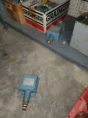 United Electric Controls Company Pressure Switch H100-702
