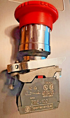 Telemecanique Zbe-102 Emergency Stop Button With Contact Block 240v 3a FIT YALE