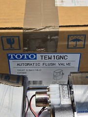 TOTO’S TEW1GNC ECOPOWER FLUSHVALVES Sensor Toilet Flush Valve 3.5 gpf NEW d23