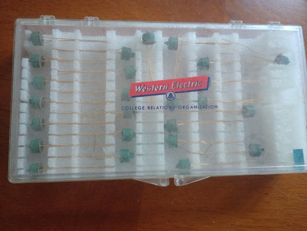 25 NOS Western Electric Type B Transistors (USA) 1960s