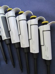 THERMO SCIENTIFIC ~ F1-CLIPTIP ~ 20-200 uL SINGLE CHANNEL PIPETTE