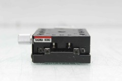 Sigma Koki TAM-401 40mm Crossed Roller Stage w Micrometer Handle +/-6.5mm Travel