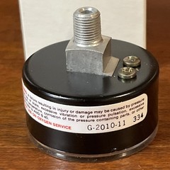 JOHNSON CONTROLS PRESSURE GAUGE G-2010-11 (0-30 PSI & O-200 KPA) NOS