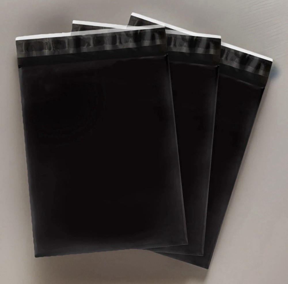70 Poly Mailers ( 10×13 Inch ) + 70 Bubble Sheets ( 12×12 Inch ) + Tape , Lot