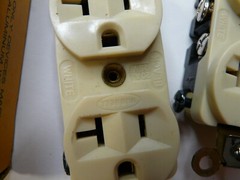 Hubbell HBL53521 Ivory Duplex Receptacle 125V 20A 2 pole 3 wire grounding