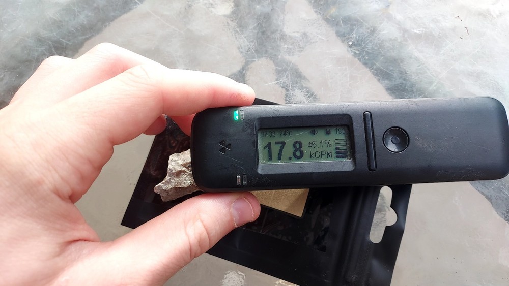 17,000+ with radiacode-110 Geiger Counter Tester Sample Check Source Rock #B7