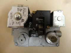 White Rodgers Gas Valve 36E24 210; EF32CW201A; Nat. Gas—-“USED”