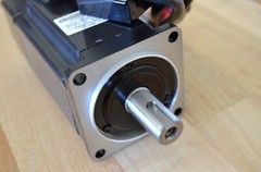 Yaskawa SGMAH-04A1F-AP41 400w AC Servo Motor Encoder 200v 3,000rpm 1.27Nm 2.8amp