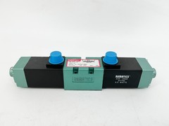 New Numatics 152SSS7004 Solenoid Valve 24VDC .25A
